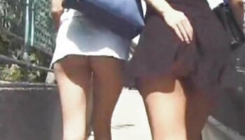Hot MILF Charlee Chase e milf condivisa Petra Davis scopate nel culo su un tapis roulant